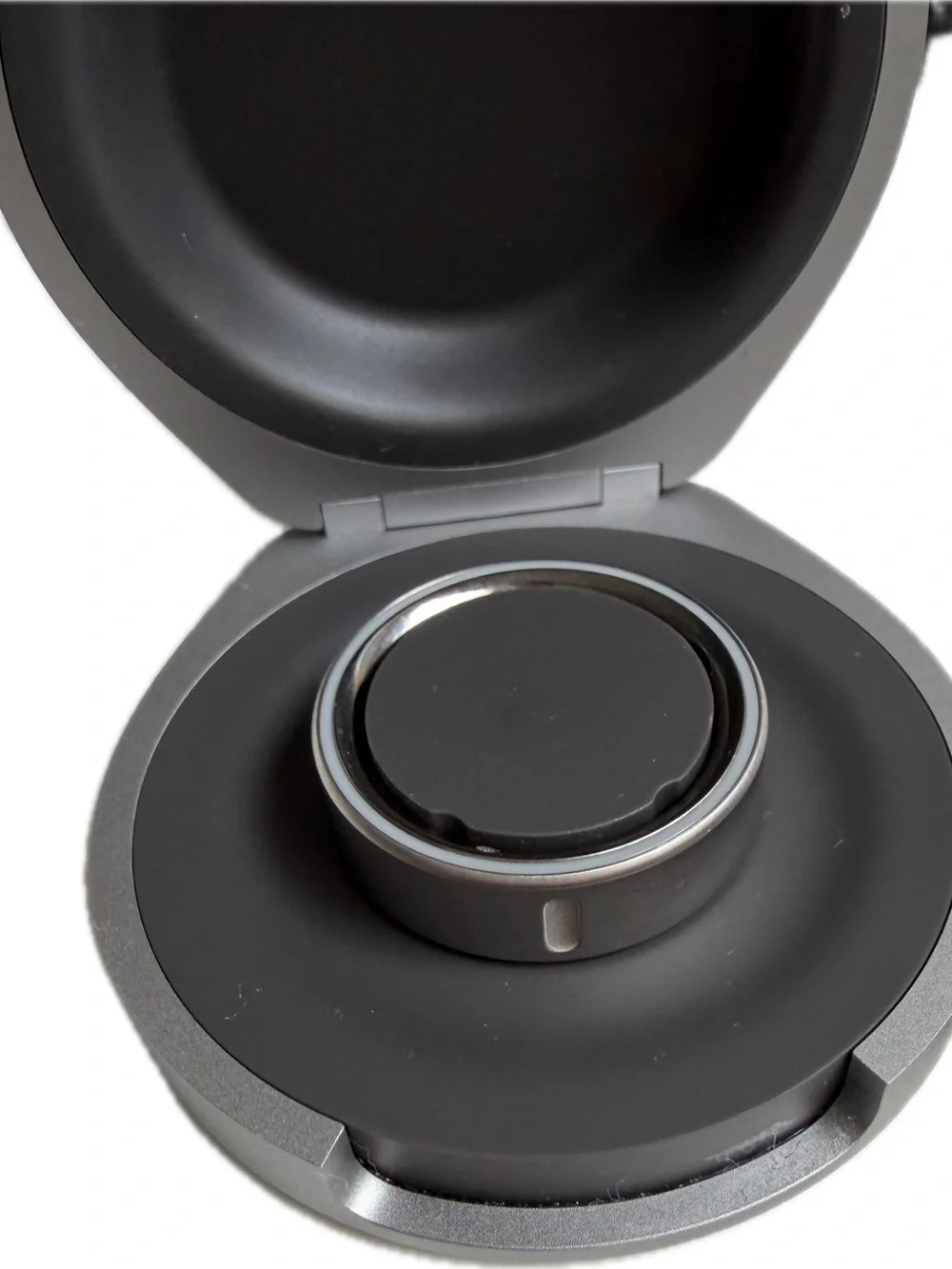 Oura Ring 4 Bundle - Size 11 - 4 Rings + Wireless Charging Kit